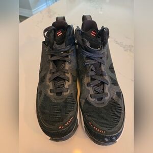 Air Jordan Youth Size 6! Barely use, Like new!